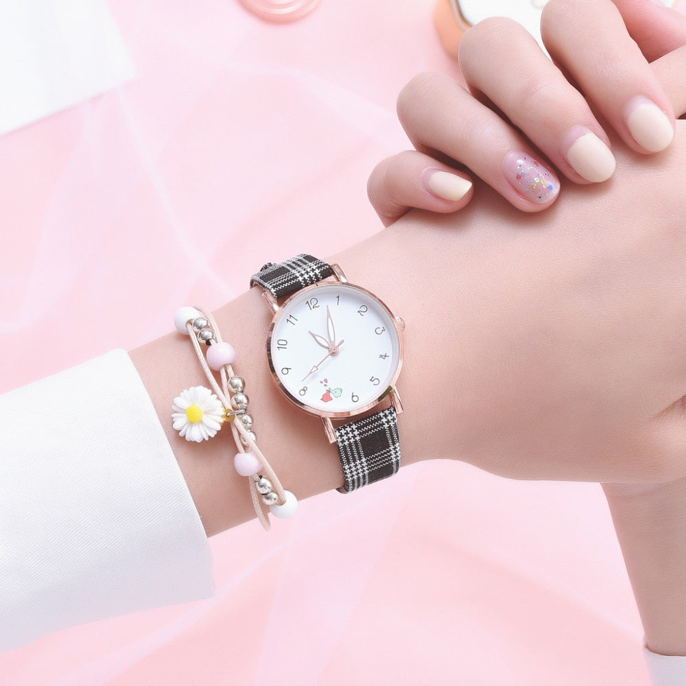 ELegant Women Leather Band Quartz Watch Fashion Clock Bracelet