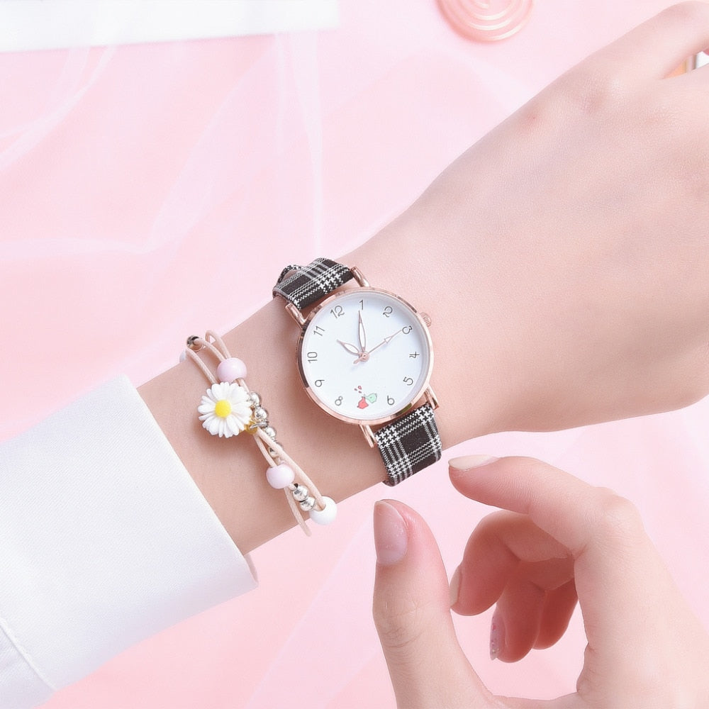 ELegant Women Leather Band Quartz Watch Fashion Clock Bracelet