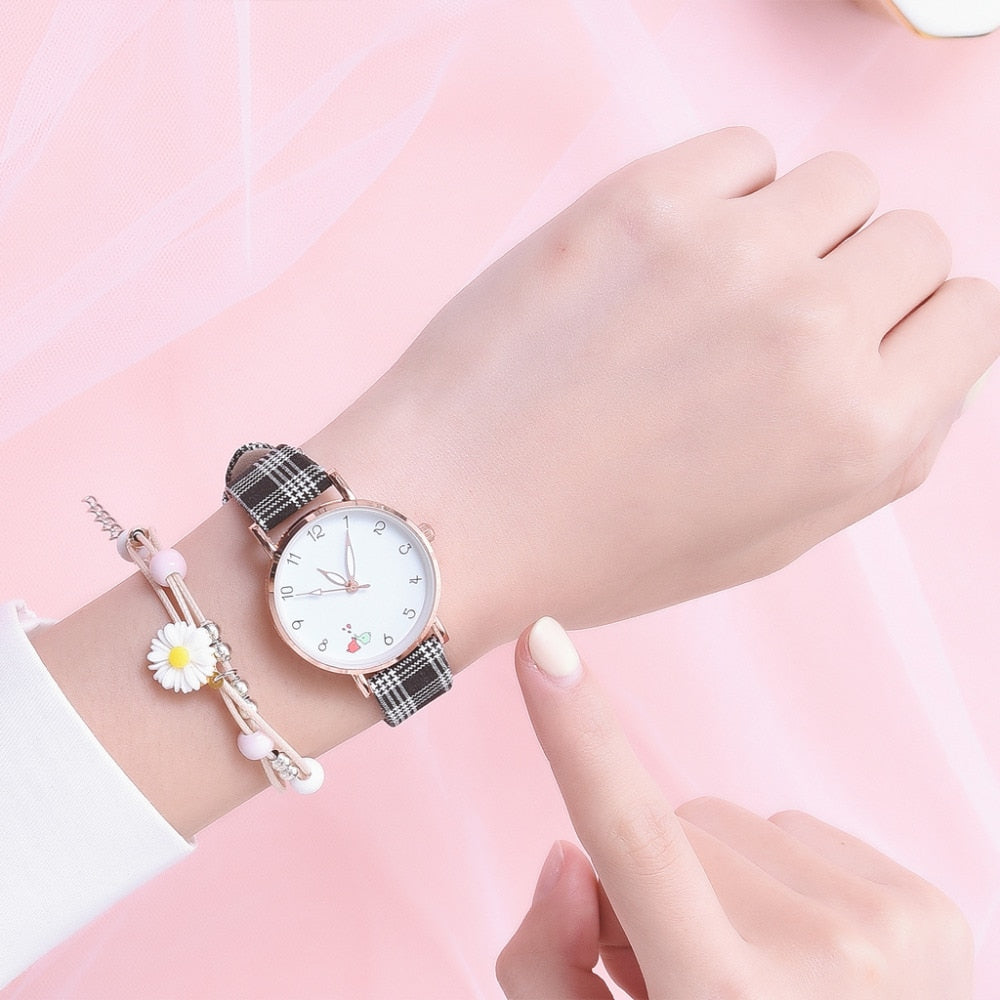 ELegant Women Leather Band Quartz Watch Fashion Clock Bracelet