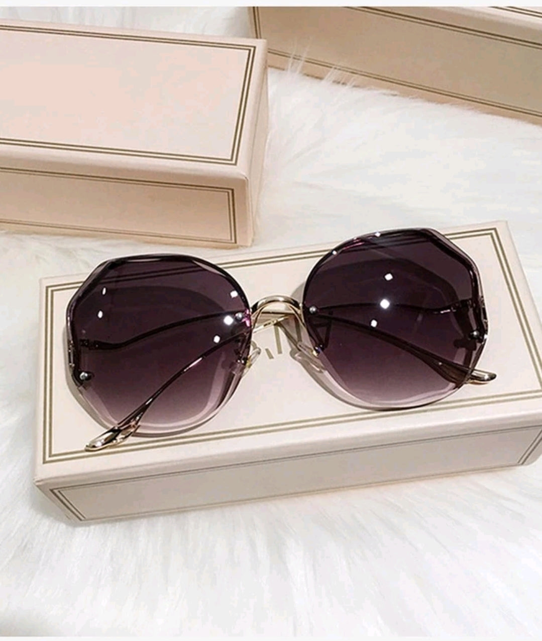 Women's fashion sunglasses