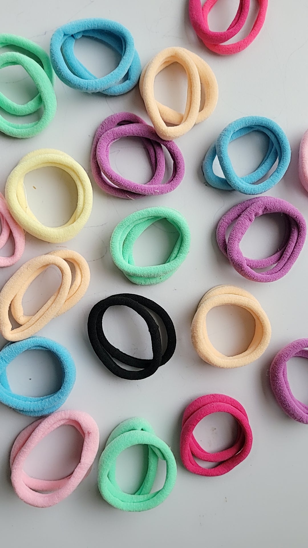 6 pairs of random colors, hair ties