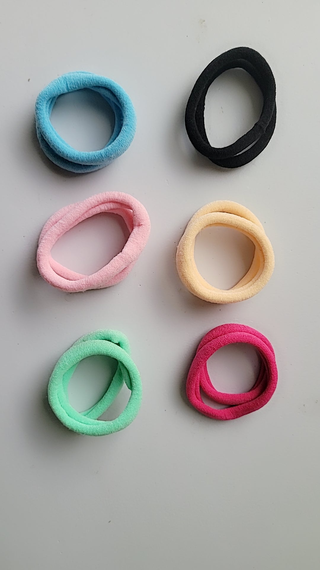 6 pairs of random colors, hair ties