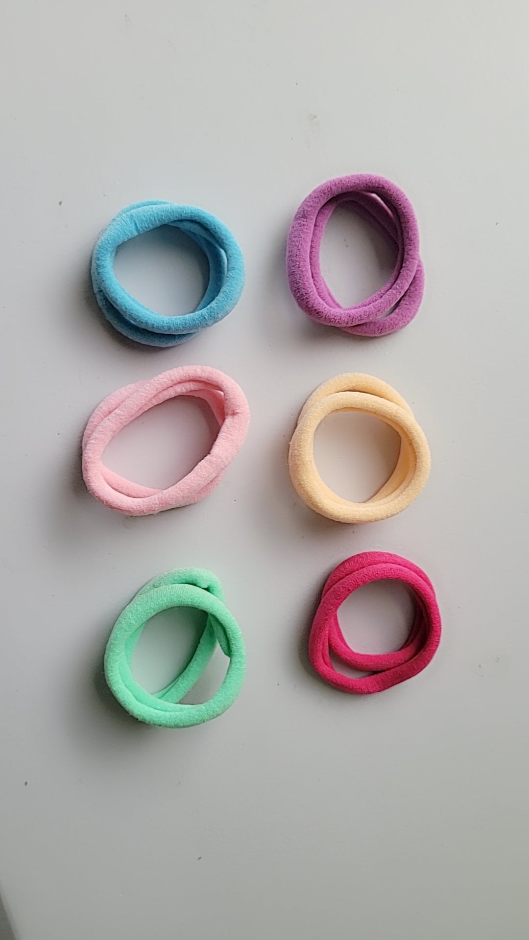 6 pairs of random colors, hair ties